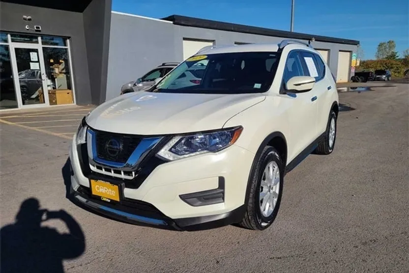 2020 Nissan Rogue SV photo 1
