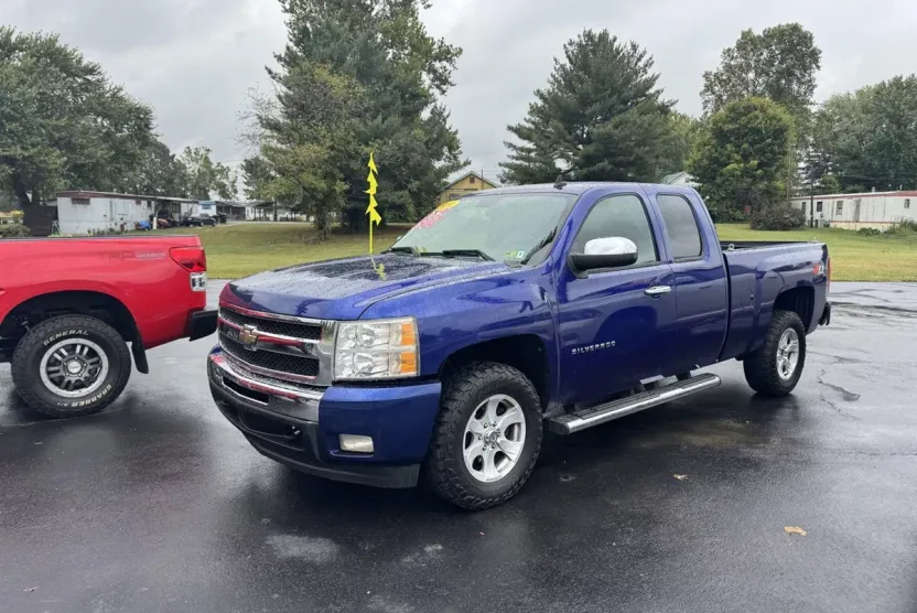 2011 Chevrolet Silverado 1500 LT photo 1