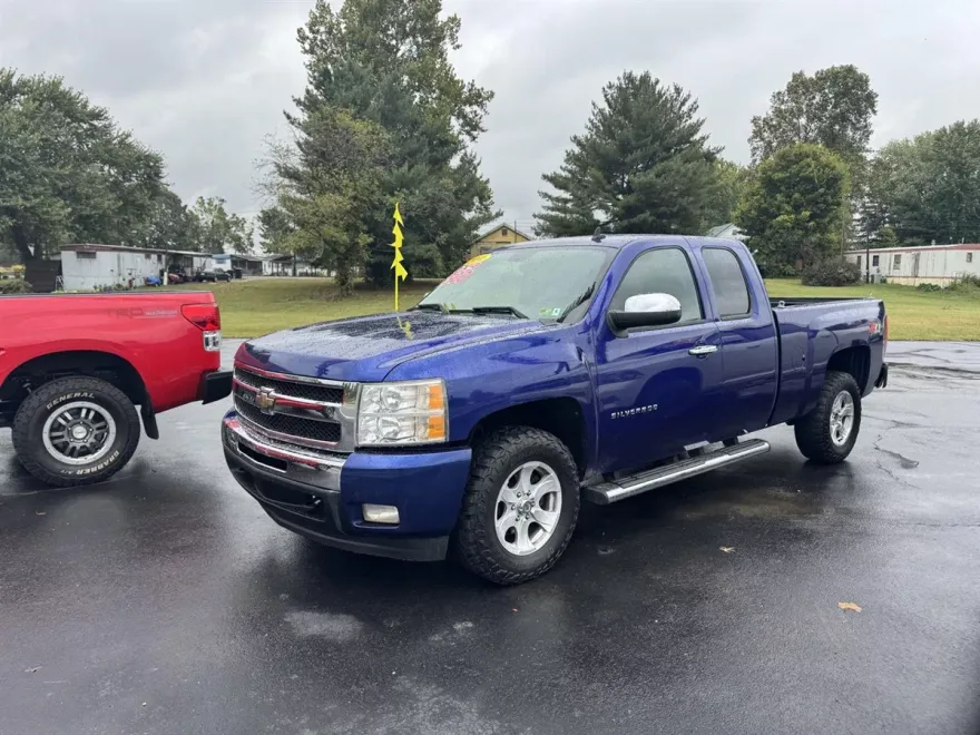 2011 Chevrolet Silverado 1500 LT photo 1