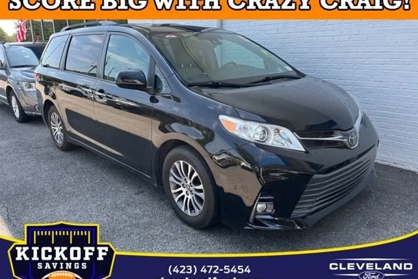 2018 Toyota Sienna XLE photo 1