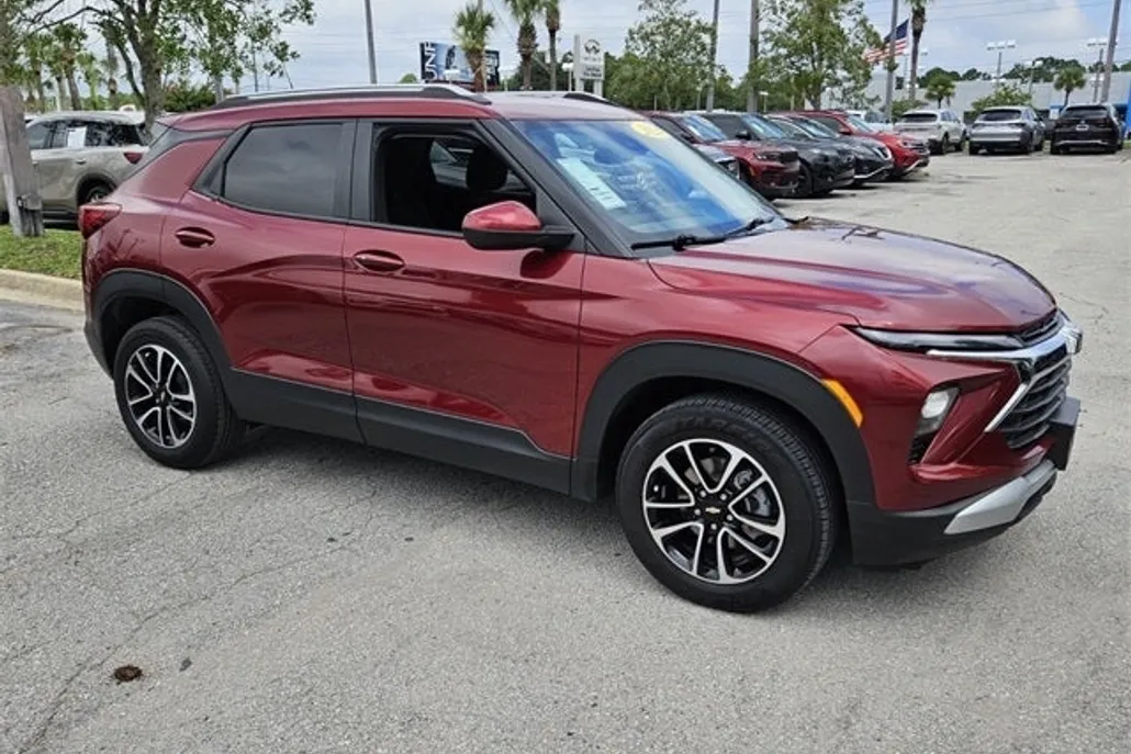 2024 Chevrolet Trailblazer LT photo 1