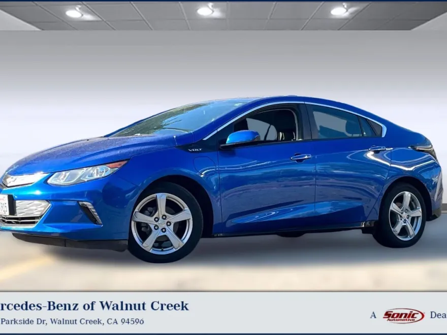 2017 Chevrolet Volt LT photo 1