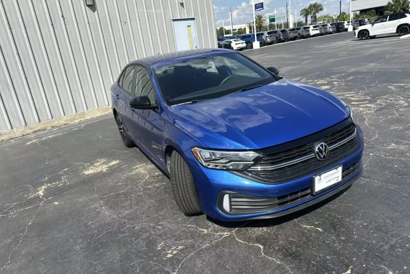 2023 Volkswagen Jetta Sport photo 1
