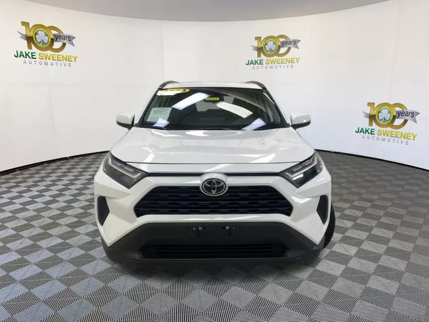 2023 Toyota RAV4 XLE photo 1