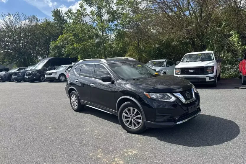 2020 Nissan Rogue SV photo 1