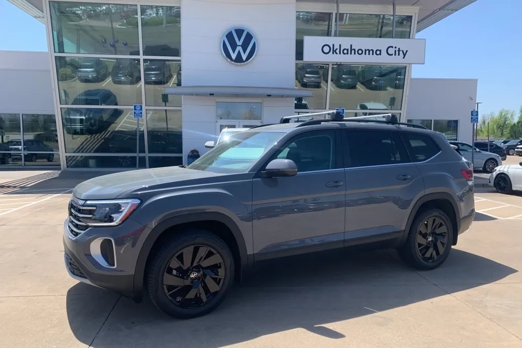 2025 Volkswagen Atlas SE Technology photo 1
