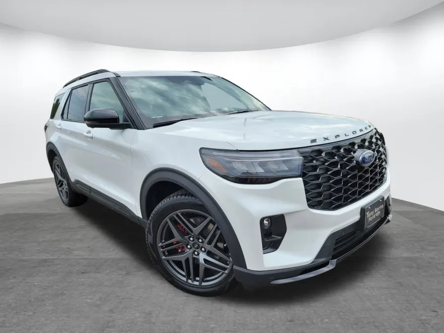 2025 Ford Explorer ST photo 1