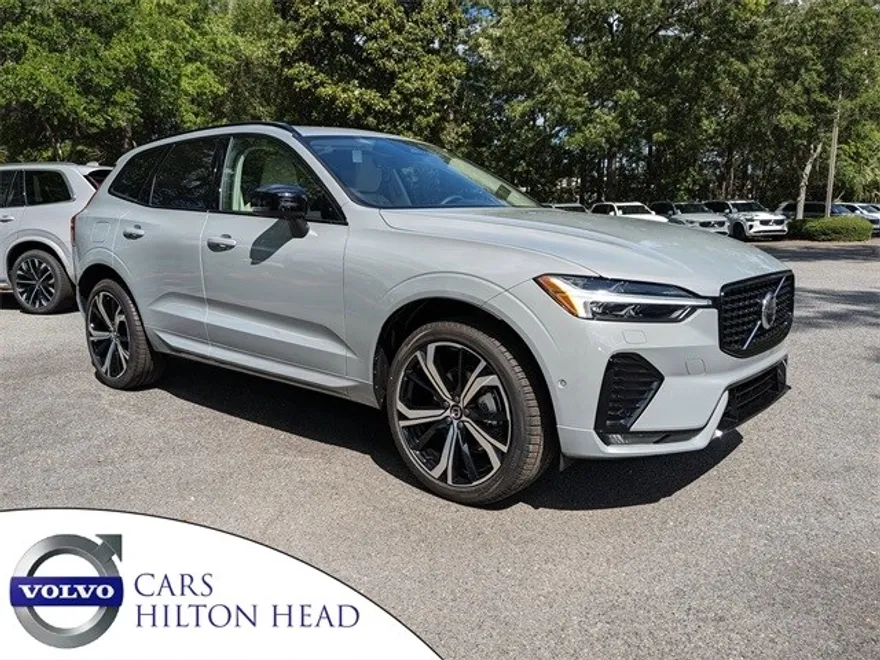 2025 Volvo XC60 B5 photo 1
