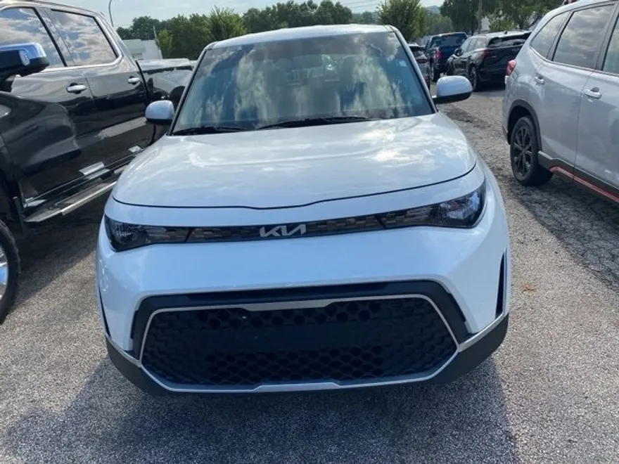 2023 Kia Soul LX photo 1