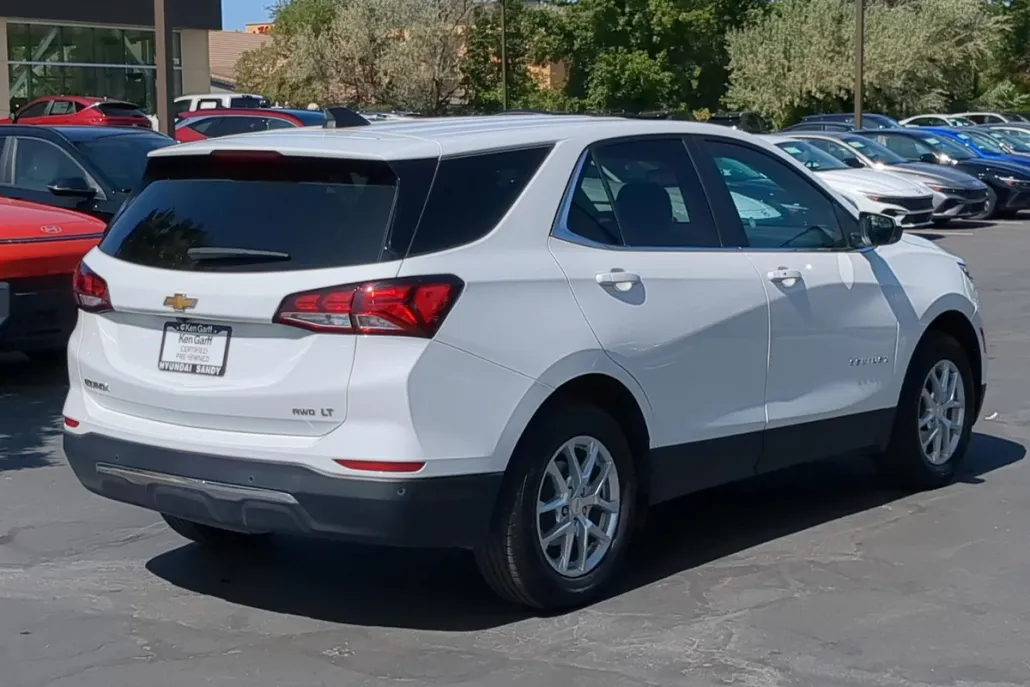 2024 Chevrolet Equinox LT photo 1