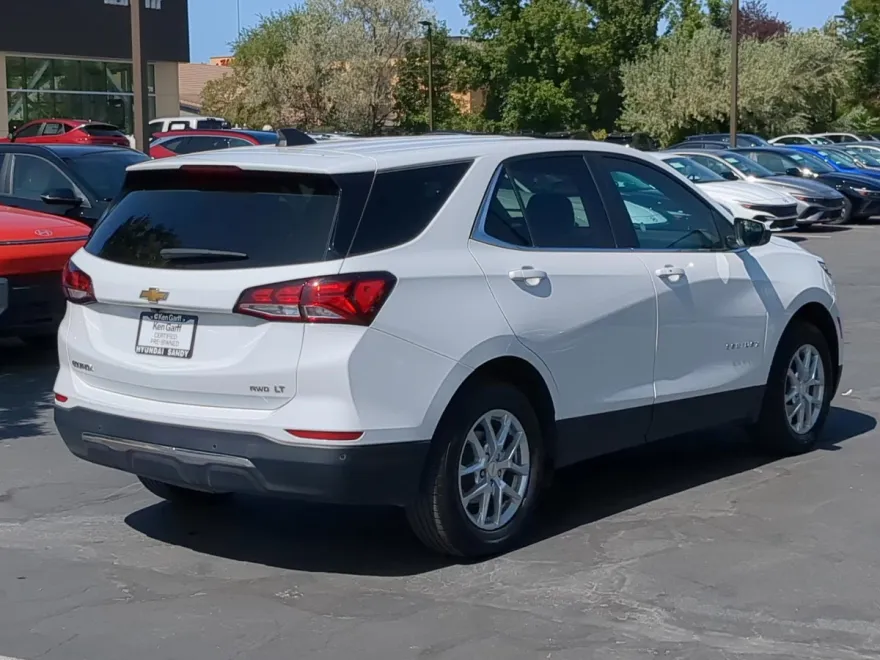2024 Chevrolet Equinox LT photo 1