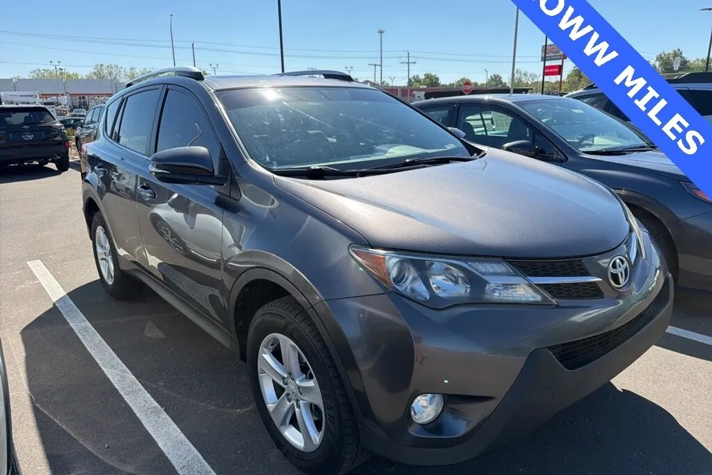 2013 Toyota RAV4 XLE photo 1