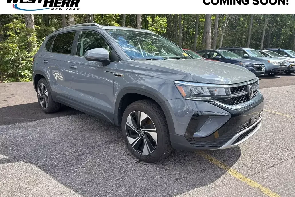 2024 Volkswagen Taos SE photo 1