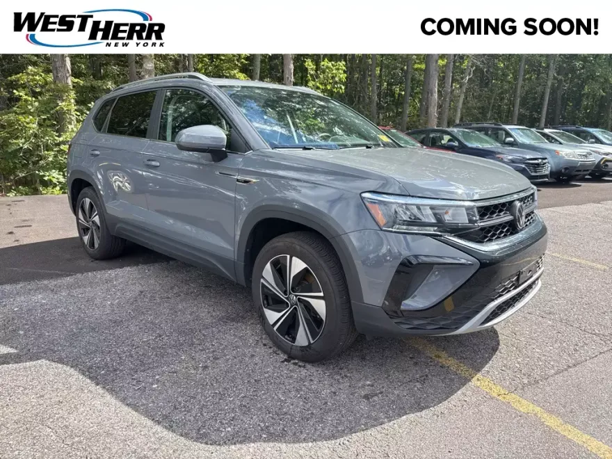 2024 Volkswagen Taos SE photo 1