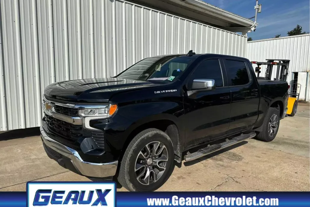 2022 Chevrolet Silverado LT photo 1