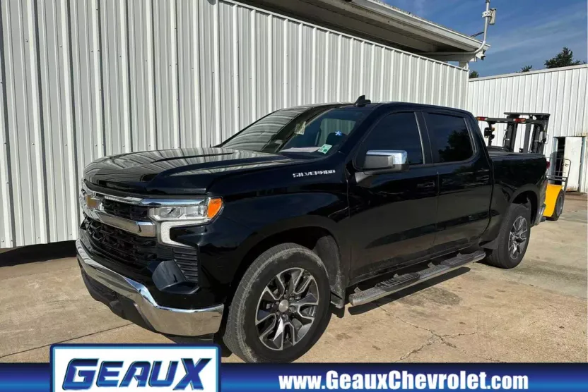2022 Chevrolet Silverado LT photo 1