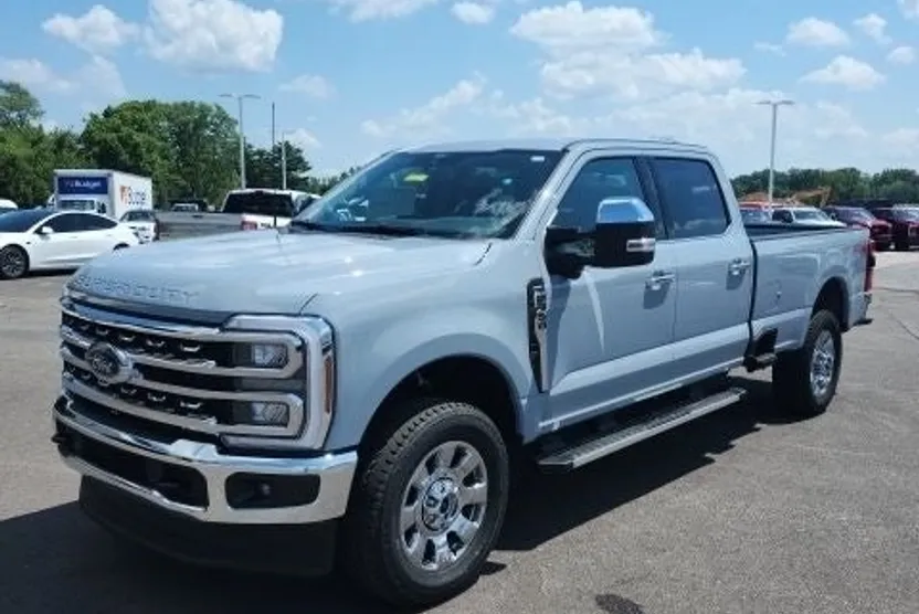 2025 Ford F-350 Lariat photo 1