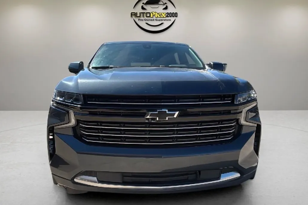 2021 Chevrolet Suburban LT photo 1