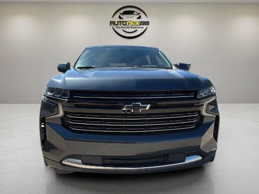 2021 Chevrolet Suburban LT photo 1