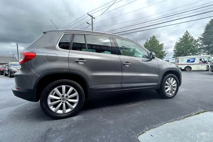 2011 Volkswagen Tiguan S photo 1