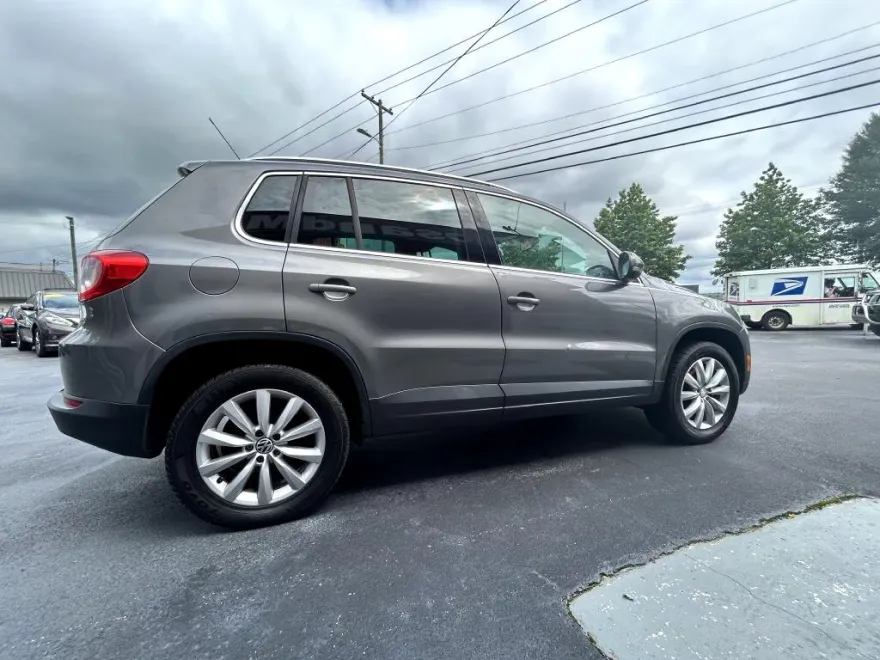 2011 Volkswagen Tiguan S photo 1
