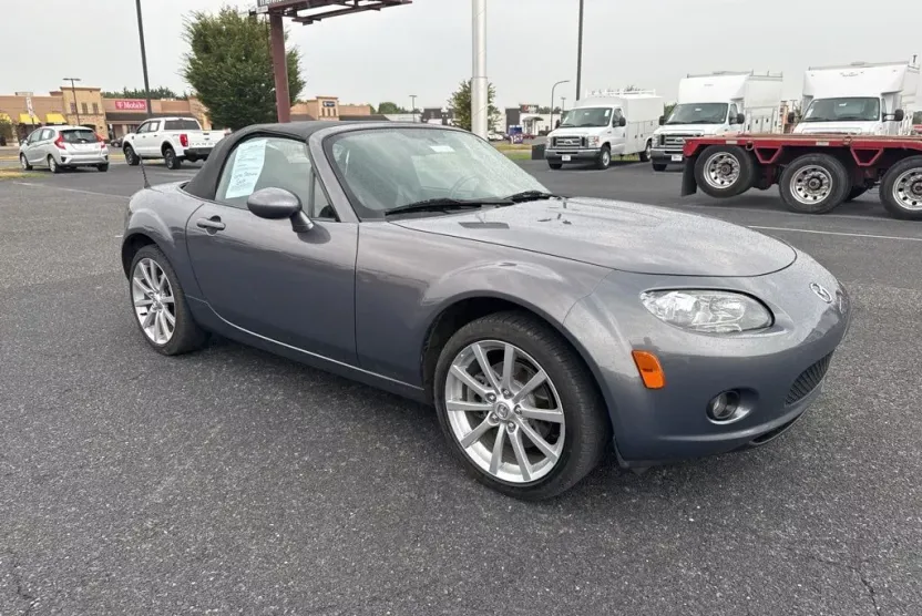 2006 Mazda MX-5 Miata Sport photo 1