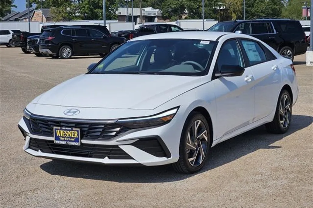 2025 Hyundai Elantra SEL Sport photo 1