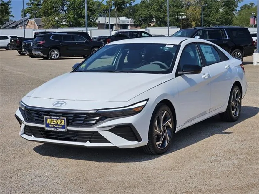 2025 Hyundai Elantra SEL Sport photo 1
