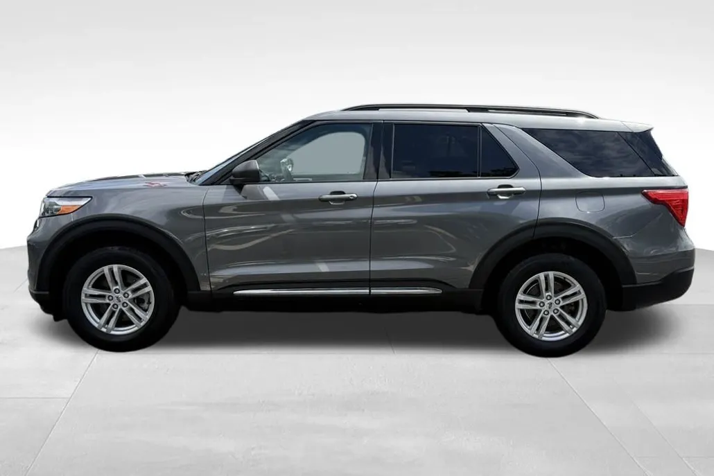 2021 Ford Explorer XLT photo 1