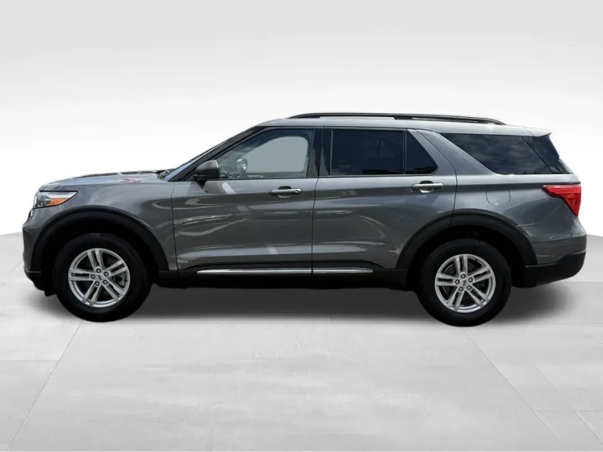 2021 Ford Explorer XLT photo 1
