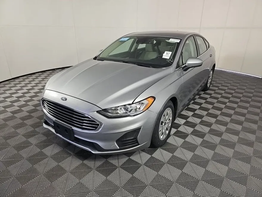 2020 Ford Fusion S photo 1