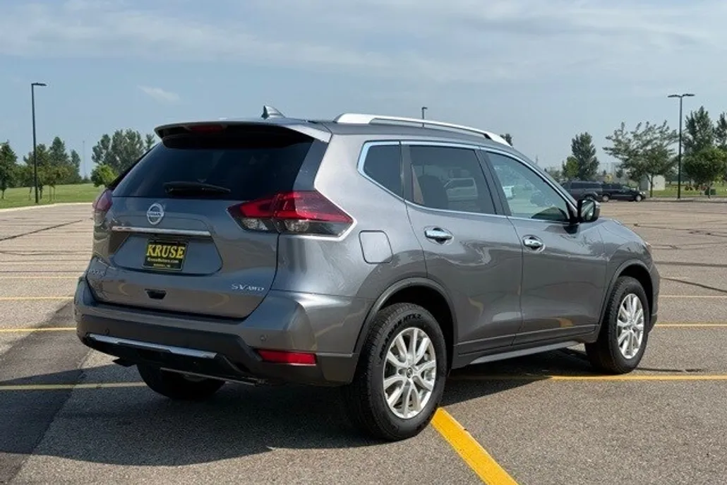 2019 Nissan Rogue SV photo 1