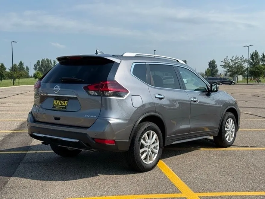 2019 Nissan Rogue SV photo 1