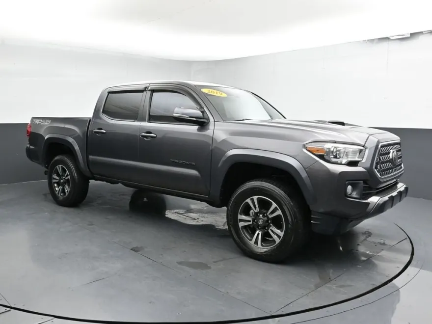 2019 Toyota Tacoma TRD Sport Double Cab V6 photo 1