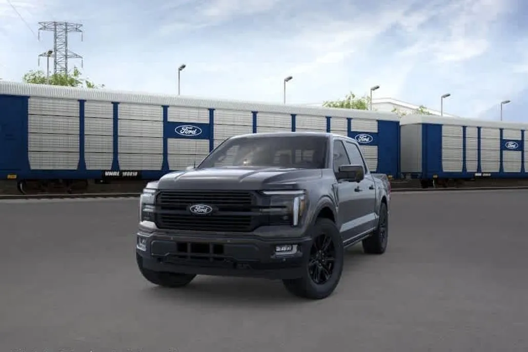 2025 Ford F-150 Platinum photo 1