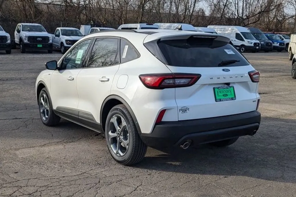 2025 Ford Escape ST-Line photo 1