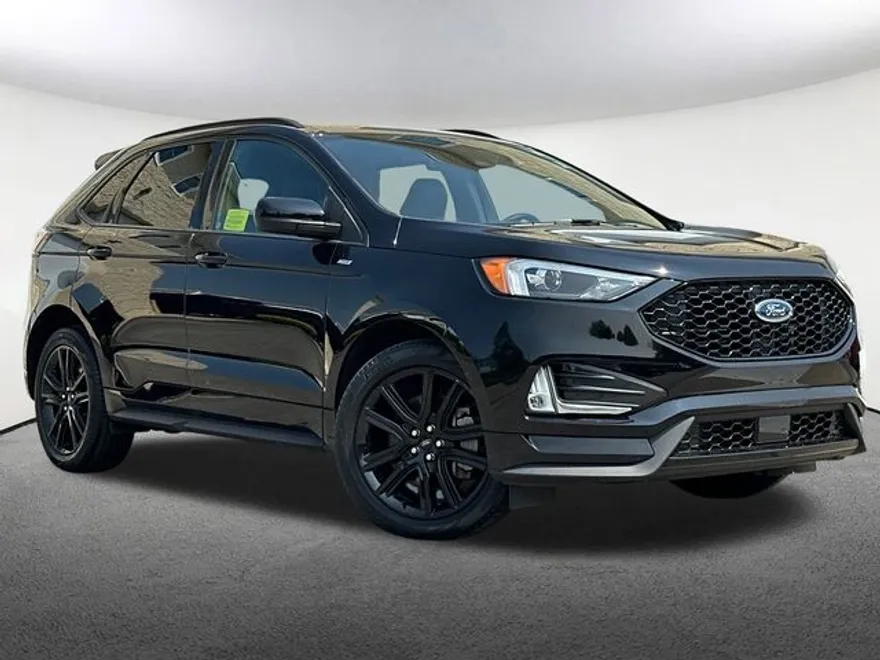 2022 Ford Edge ST photo 1