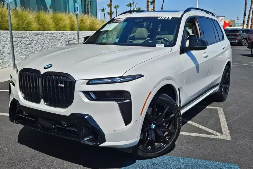 2025 Bmw X7 M60i photo 1