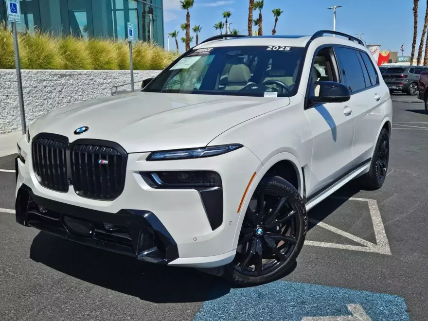2025 Bmw X7 M60i photo 1