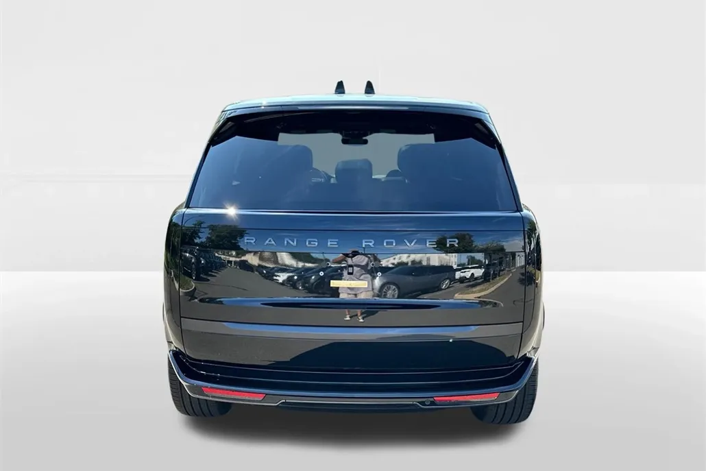 2025 Land Rover Range Rover SE photo 1