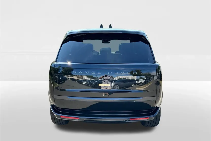 2025 Land Rover Range Rover SE photo 1