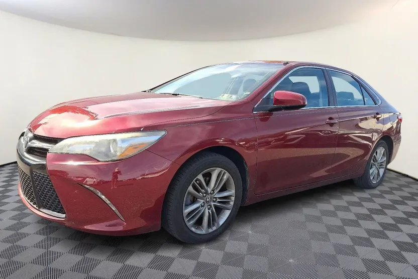 2016 Toyota Camry SE photo 1