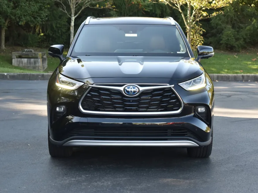 2023 Toyota Highlander Hybrid Platinum photo 1