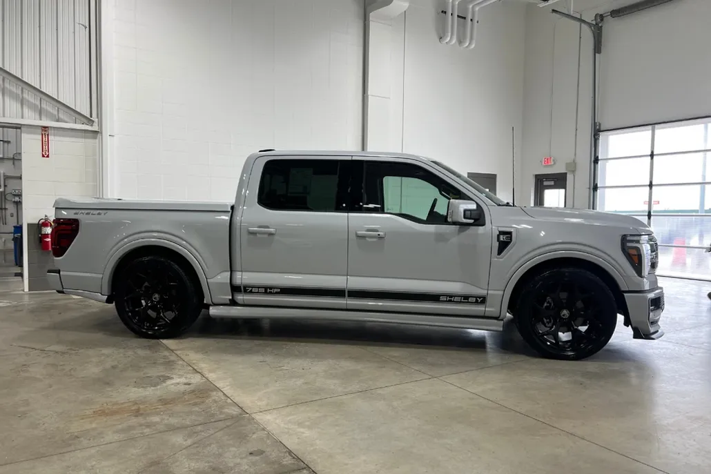 2025 Ford F-150 Lariat photo 1