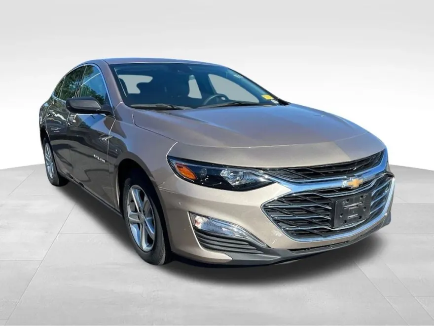 2023 Chevrolet Malibu LS photo 1