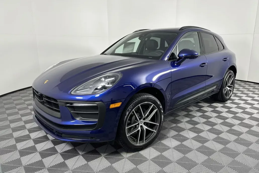 2025 Porsche Macan T photo 1