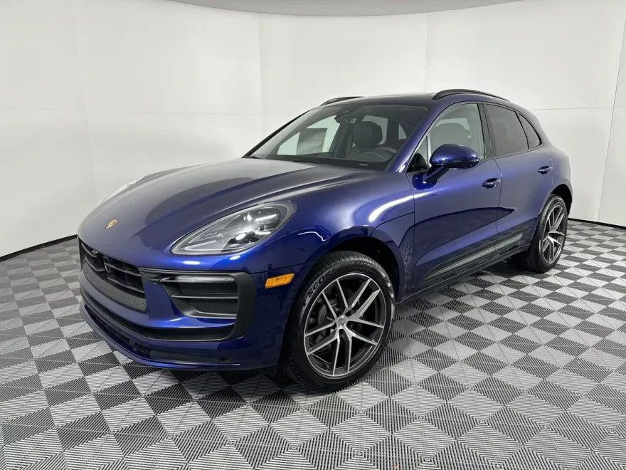 2025 Porsche Macan T photo 1