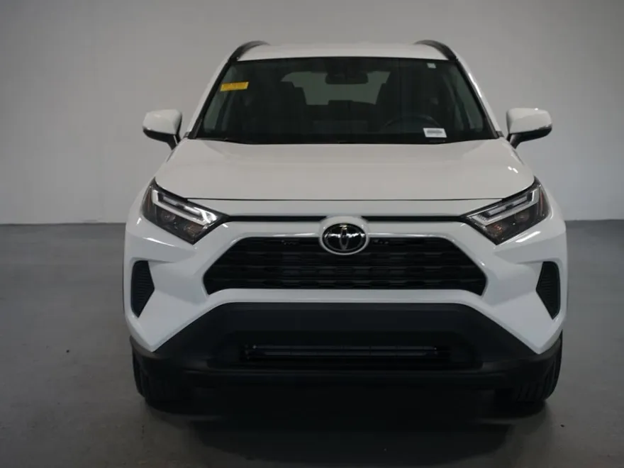 2024 Toyota RAV4 XLE photo 1