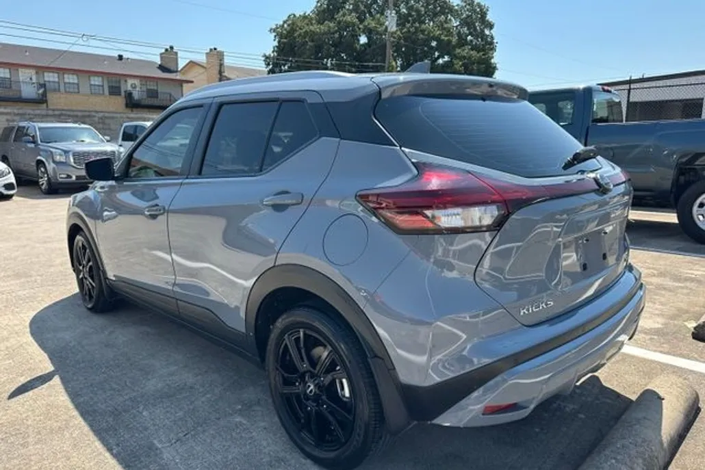 2024 Nissan Kicks SV photo 1