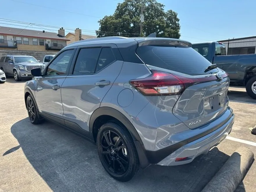 2024 Nissan Kicks SV photo 1
